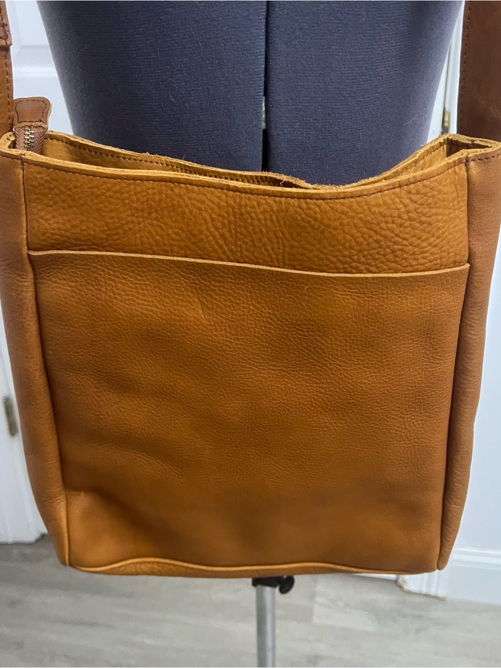 DULUTH TRADING CO Classic Leather Crossbody Tote - Tan - Picture 3 of 9